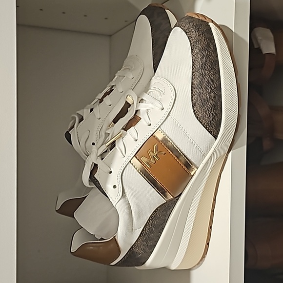 Michael Kors sneakers with signature print Size 9 - Picture 2 of 5